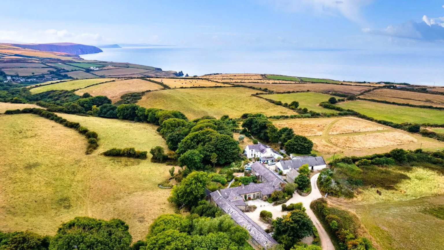 Cwm Connell Coastal Cottages 5