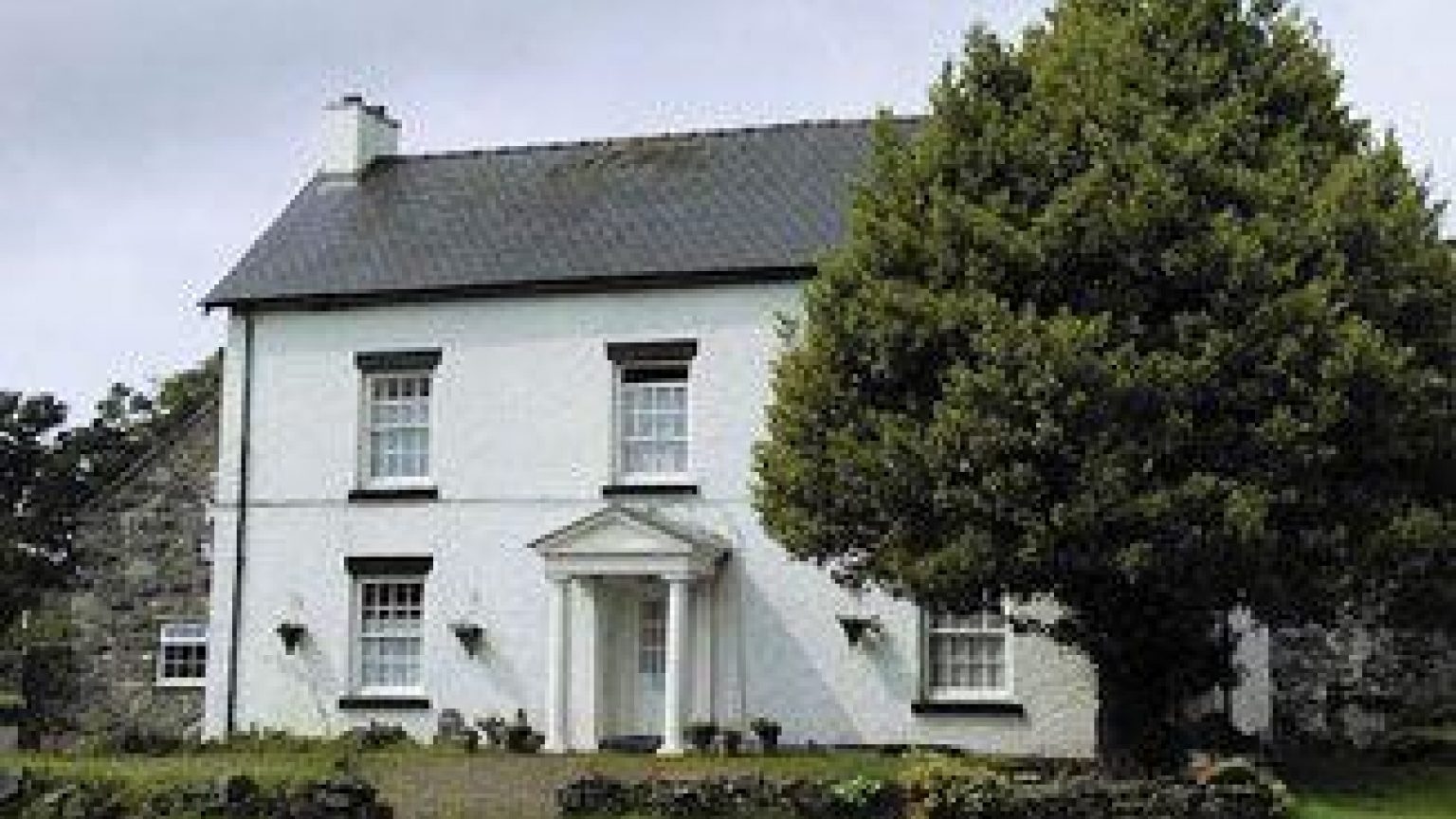 Pen-Isa'r-Llan Guest House & Self Catering Cottage