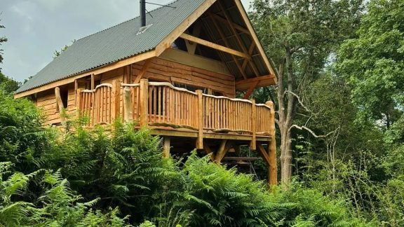 Goytree Glamping Treehouses 2