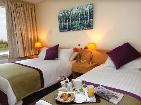 2 Knock House Hotel Bedroom