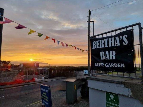 Berthas Bar Grill 5