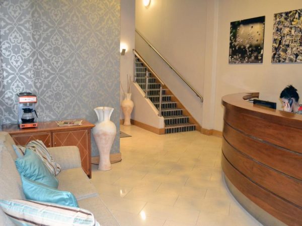 Carrick Plaza Suites 10