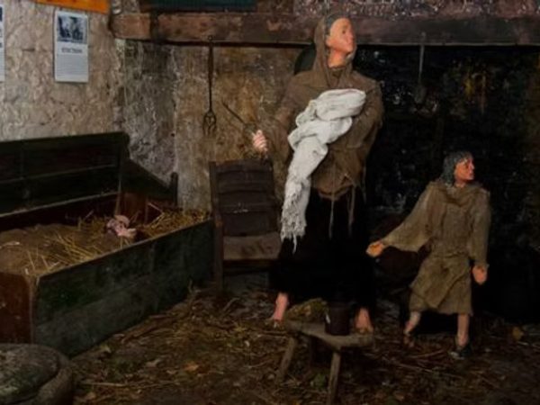 Cashel Folk Village 8