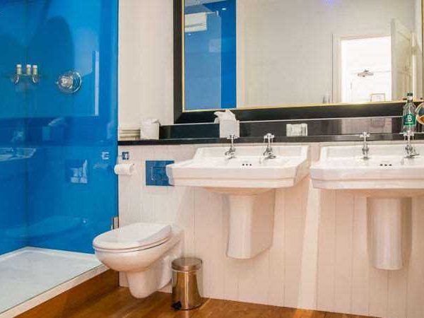 Dunraven Arms Hotel 8