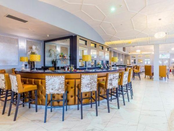 Four Seasons Hotel Leisure Club 8