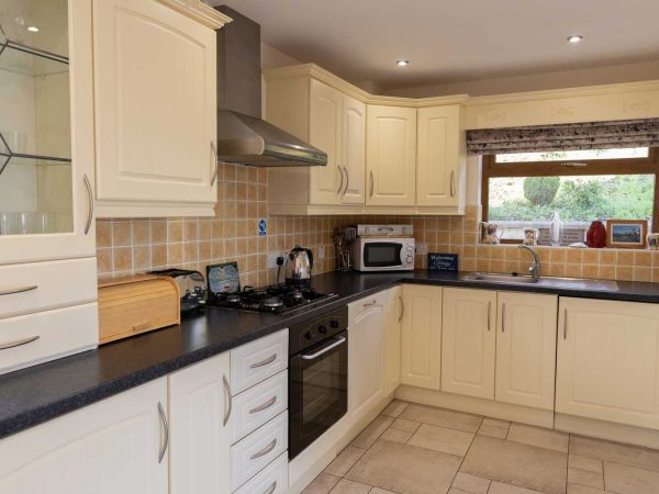 Inishclare Holiday Cottages 10