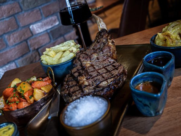 Irvines Steakhouse Bar 3