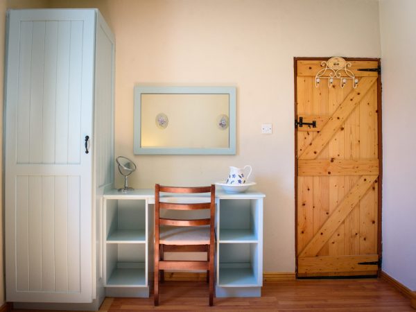 Mc Guires Red Door Cottages 15