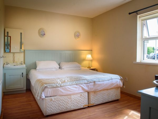 Mc Guires Red Door Cottages 6