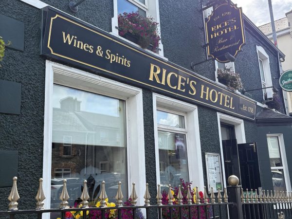 Rices Bar Restaurant 7