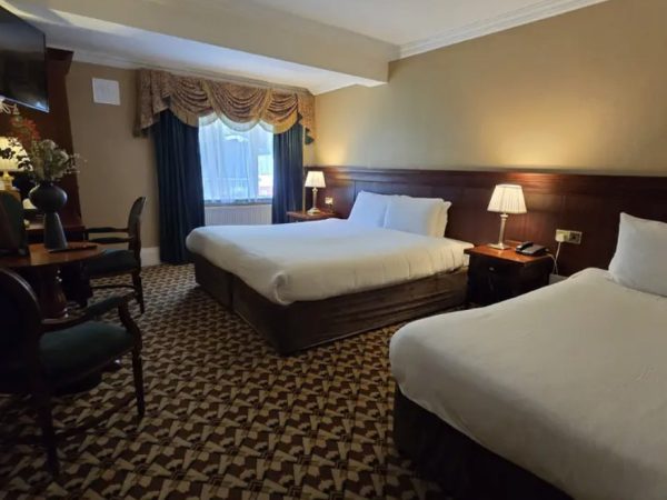 Riverbank House Hotel 3
