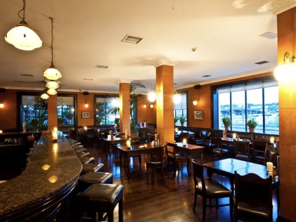 Riverbank House Hotel 4