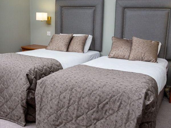 The Devon Inn Hotel 7