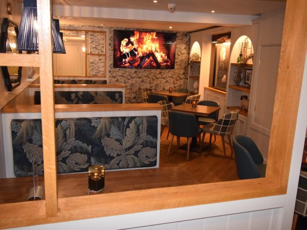 The Elphinstone Hotel 11