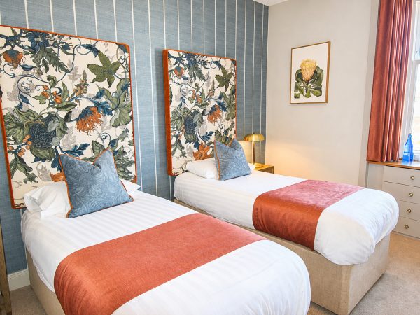 The Elphinstone Hotel 12