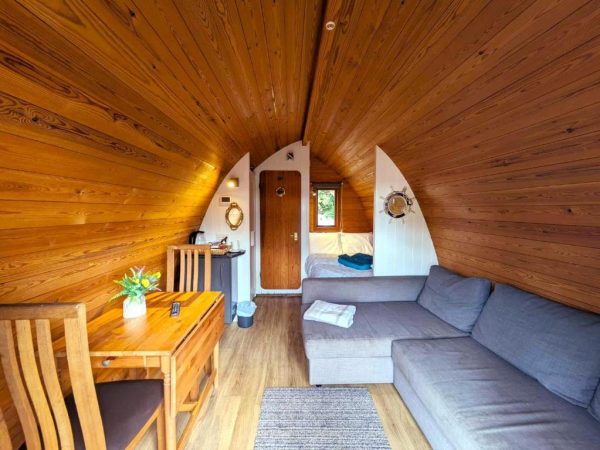 The Golden Ball Hotel 11