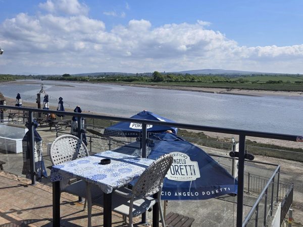 The Golden Ball Hotel 9