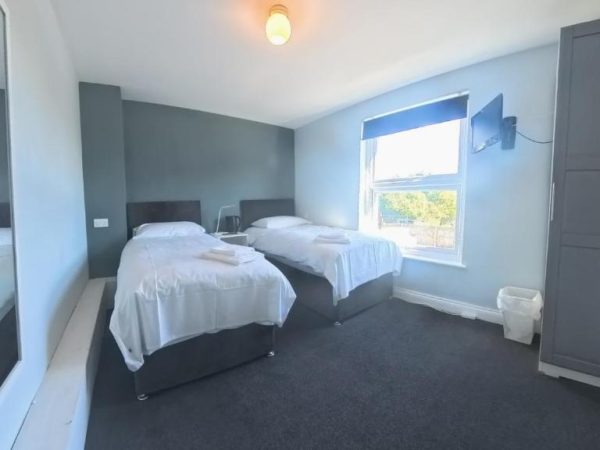 The Riverside Inn 8
