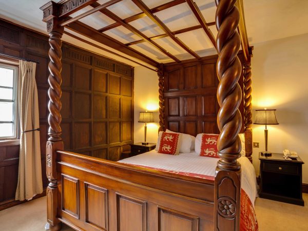 The Saracens Head Hotel 8