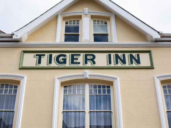 The Tiger Inn Hotel Lounge 1