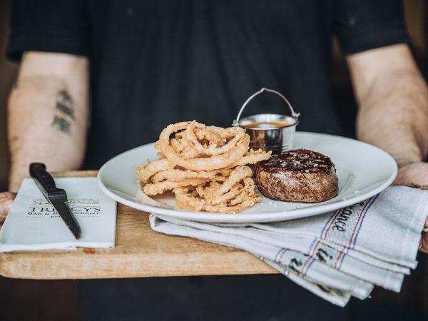 Treacys Bar Restaurant 5