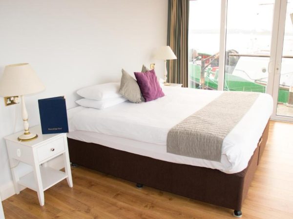 Waters Edge Hotel 10