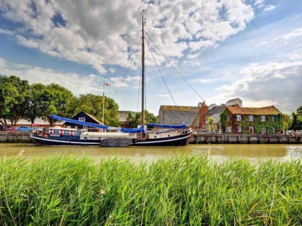 Woodfarm Barn Barges 13